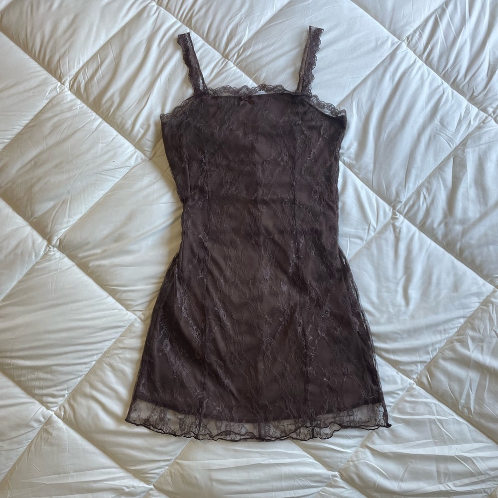 Short lace dress